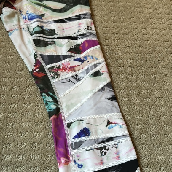 Lululemon printed leggings - Picture 3 of 4